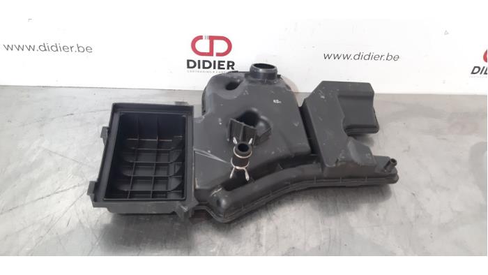 Begagnade Luftfilterhus Toyota Aygo (B40) 1.0 12V VVT-i Pris € 42,35 Inklusive moms erbjuds av Autohandel Didier