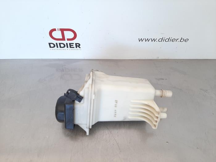 Power steering fluid reservoir from a Peugeot Boxer (U9) 2.2 HDi 130 Euro 5 2017