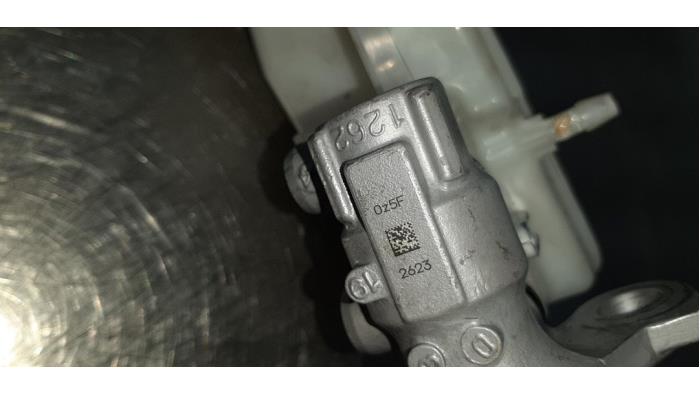 Master cylinder from a Opel Astra K 1.0 Turbo 12V 2019