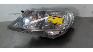 Used Headlight, left Toyota Yaris III (P13) 1.4 D-4D-F Price € 193,60 Inclusive VAT offered by Autohandel Didier
