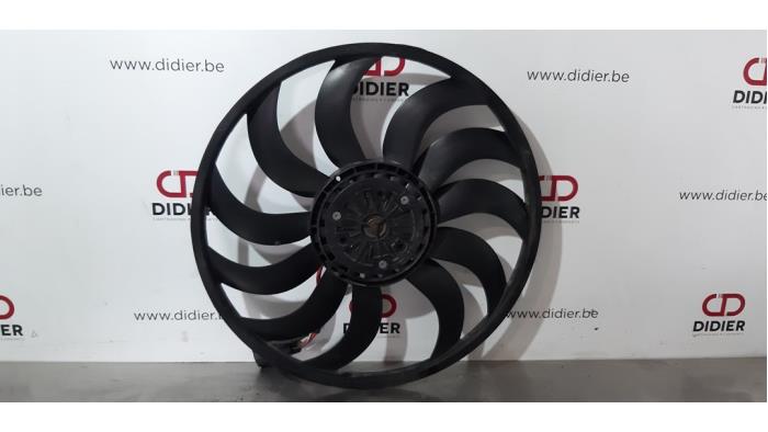 Cooling fans from a Land Rover Discovery Sport (LC) 2.0 TD4 180 16V 2018
