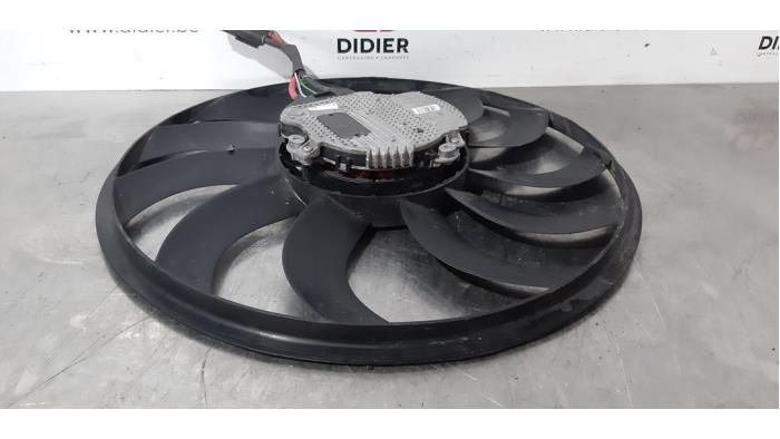 Cooling fans from a Land Rover Discovery Sport (LC) 2.0 TD4 180 16V 2018