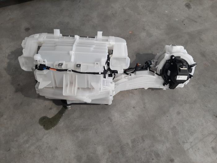 Heater housing from a Opel Combo Cargo 1.5 CDTI 75 2019