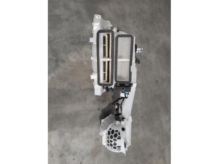 Heater housing from a Opel Combo Cargo 1.5 CDTI 75 2019