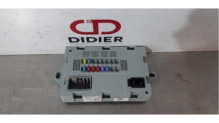 Fuse box from a Land Rover Discovery Sport (LC) 2.0 TD4 180 16V 2018