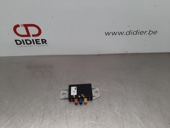 Używane Antena GPS Landrover Range Rover Velar (LY) 2.0 D180 AWD Cena € 24,20 Z VAT oferowane przez Autohandel Didier
