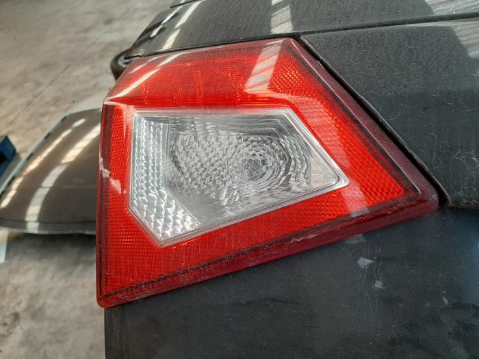 Luz trasera izquierda de un Suzuki Vitara (LY/MY) 1.6 16V VVT 2018