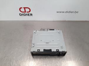 Usados Radio Volkswagen Caddy IV 2.0 TDI 75 Precio € 127,05 IVA incluido ofrecido por Autohandel Didier