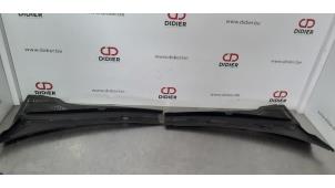 Used Cowl top grille Skoda Fabia III (NJ3) 1.0 12V Price € 36,30 Inclusive VAT offered by Autohandel Didier