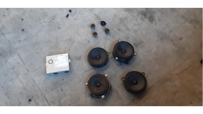 Audio set from a Renault Clio V (RJAB) 1.3 TCe 130 16V 2019