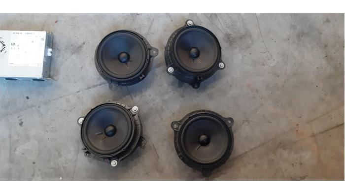 Audio set from a Renault Clio V (RJAB) 1.3 TCe 130 16V 2019