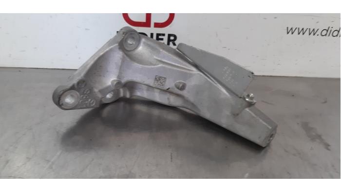 Used Alternator upper bracket Mazda 3 Sport (BP) 1.8 SkyActiv-D 116 16V Price € 36,30 Inclusive VAT offered by Autohandel Didier