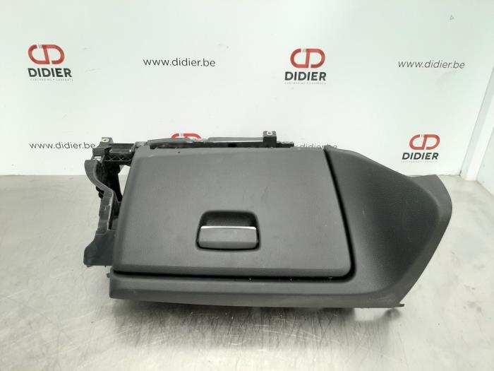 Begagnade Handskfack BMW 1 serie (E82) 120d 16V Pris € 133,10 Inklusive moms erbjuds av Autohandel Didier