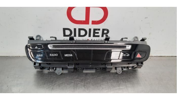 Używane Odtwarzacz CD Mercedes C Estate (S205) C-180 BlueTEC, C-180 d 1.6 16V Cena € 102,85 Z VAT oferowane przez Autohandel Didier