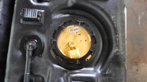 Używane Elektryczna pompa paliwa Opel Zafira Tourer (P12) 1.6 CDTI 16V ecoFLEX 136 Cena € 90,75 Z VAT oferowane przez Autohandel Didier