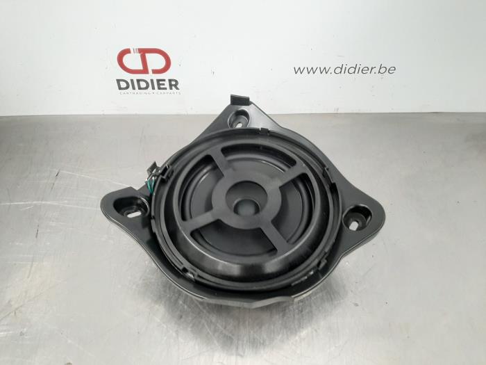 Używane Subwoofer Mercedes C Estate (S205) C-220 CDI BlueTEC, C-220 d 2.2 16V Cena € 42,35 Z VAT oferowane przez Autohandel Didier