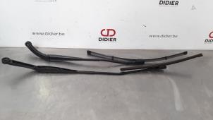 Used Front wiper arm Dacia Lodgy (JS) 1.6 SCE 16V Bi-Fuel Price € 42,35 Inclusive VAT offered by Autohandel Didier