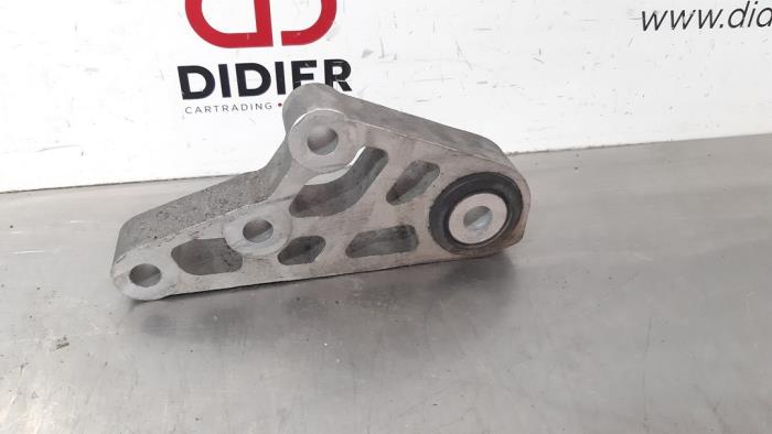 Used Engine mount Jeep Renegade (BU) 1.6 Multijet 16V Price € 24,20 Inclusive VAT offered by Autohandel Didier