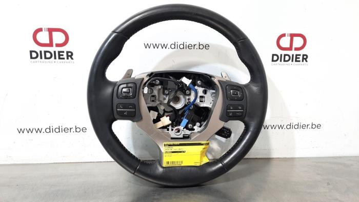 Steering wheel from a Lexus RC 300h 2.5 V6 24V 2017