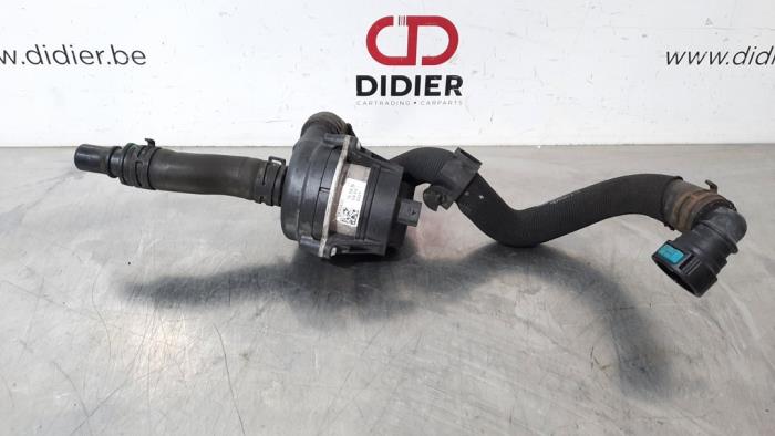 Begagnade Extra vattenpump Jaguar F-Pace 3.0 D 24V AWD Pris € 30,25 Inklusive moms erbjuds av Autohandel Didier