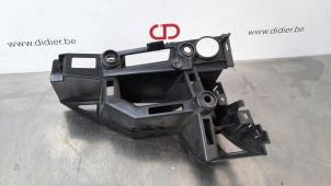 Usados Soporte de parachoques izquierda detrás Peugeot 3008 II (M4/MC/MJ/MR) 1.5 BlueHDi 130 Precio € 18,15 IVA incluido ofrecido por Autohandel Didier