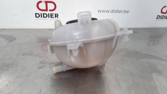 Expansion vessel from a Skoda Octavia Combi (5EAC) 2.0 TDI RS 16V 4x4 2018