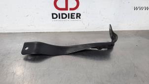 Used Front wishbone, left Renault Clio IV Estate/Grandtour (7R) 0.9 Energy TCE 90 12V Price € 18,15 Inclusive VAT offered by Autohandel Didier