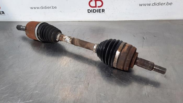 Front drive shaft, left from a Dacia Duster (HS) 1.5 dCi 4x4 2017