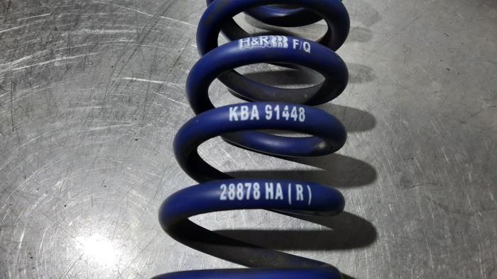 Rear coil spring from a BMW 3 serie (F30) 340i xDrive 3.0 TwinPower Turbo 24V 2016