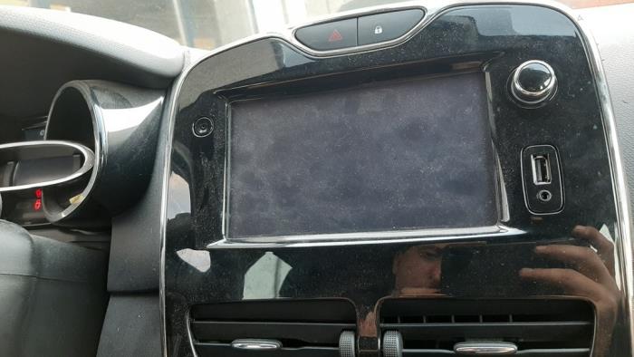 Navigation Display van een Renault Clio IV (5R) 1.5 Energy dCi 90 FAP 2015