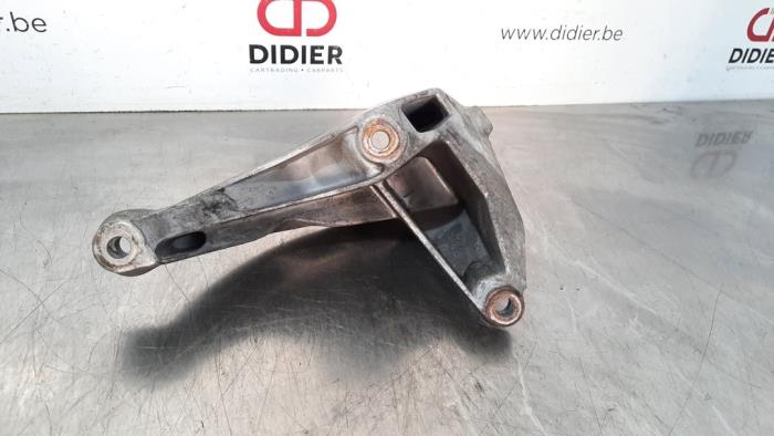 Usagé Support moteur Audi A5 Sportback (8TA) 2.0 TDI 16V Prix € 30,25 Prix TTC proposé par Autohandel Didier