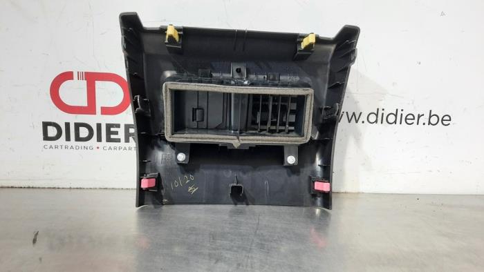 Rejilla de aire de salpicadero de un Lexus RC 300h 2.5 V6 24V 2017