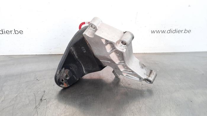 Used Engine mount Kia Sorento III (UM) 2.2 CRDi 16V VGT 4x4 Price € 24,20 Inclusive VAT offered by Autohandel Didier