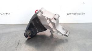 Used Engine mount Kia Sorento III (UM) 2.2 CRDi 16V VGT 4x4 Price € 30,25 Inclusive VAT offered by Autohandel Didier