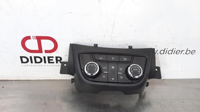Panel de control de aire acondicionado de un Opel Zafira Tourer (P12) 1.6 CDTI 16V ecoFLEX 136 2015