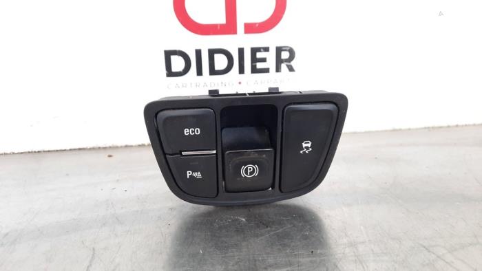 Interruptor de freno de mano de un Opel Zafira Tourer (P12) 1.6 CDTI 16V ecoFLEX 136 2015