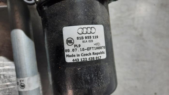 Mecanismo y motor de limpiaparabrisas de un Audi Q2 (GAB/GAG) 1.6 30 TDI 16V 2018