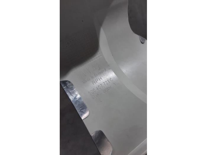 Bouclier thermique échappement d'un Volkswagen Tiguan (AD1) 2.0 TDI 16V BlueMotion Technology SCR 2019