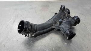 Intercooler Rohr van een Citroën Jumpy 1.6 Blue HDi 115 2019