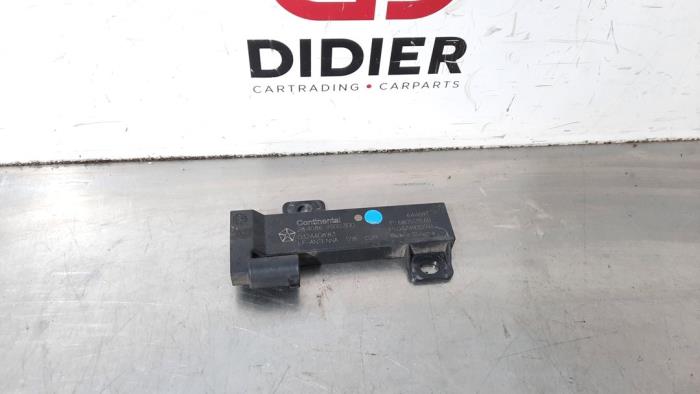 Używane Keyless Entry-Antena Fiat 500X (334) 1.0 FireFly Turbo 120 12V Cena € 24,20 Z VAT oferowane przez Autohandel Didier