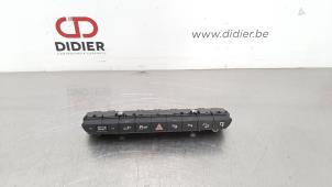 Usados Interruptor de luz de pánico Audi Q7 (4MB/4MG) 3.0 TDI V6 24V e-tron plug-in hybrid Precio € 66,55 IVA incluido ofrecido por Autohandel Didier