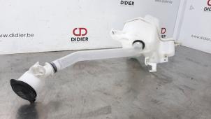 Usagé Réservoir lave-glace avant Toyota RAV4 (A5) 2.5 Hybrid 16V Prix € 36,30 Prix TTC proposé par Autohandel Didier