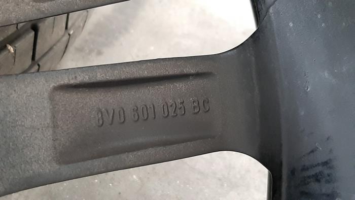 Felge + Reifen van een Audi A3 Cabriolet (8V7/8VE) 1.6 TDI Ultra 16V 2015
