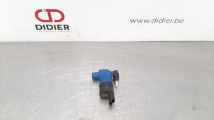 Used Windscreen washer pump Renault Clio IV (5R) 1.2 16V Price € 18,15 Inclusive VAT offered by Autohandel Didier