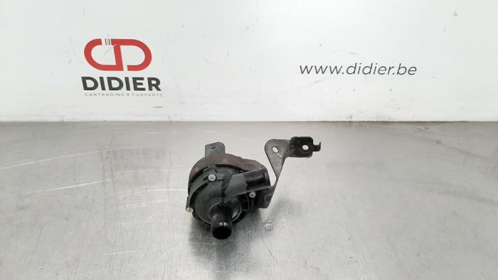 Additional water pump from a Mercedes-Benz C Estate (S205) C-200d 2.2 16V 2018