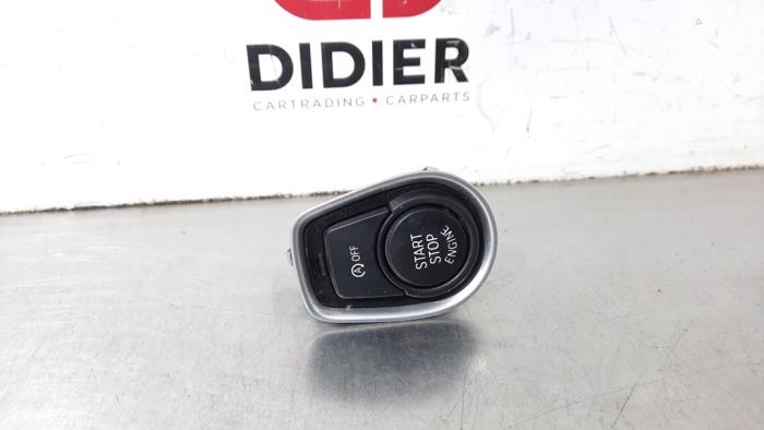 Używane Przelacznik Start/Stop BMW M2 (F87) 3.0 24V Cena € 24,20 Z VAT oferowane przez Autohandel Didier