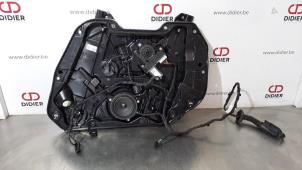 Używane Mechanizm szyby prawej przedniej wersja 4-drzwiowa BMW 1 serie (F40) 116d 1.5 12V TwinPower Cena € 66,55 Z VAT oferowane przez Autohandel Didier