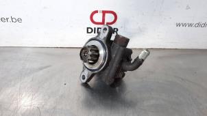 Used Power steering pump Toyota Hi-lux IV 3.0 D4-D 16V 4x4 Price € 193,60 Inclusive VAT offered by Autohandel Didier