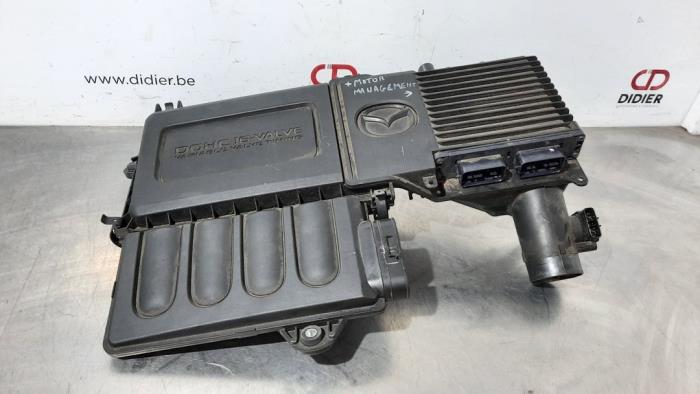 Obudowa filtra powietrza z Mazda 2 (DE) 1.3 16V MZR 2014
