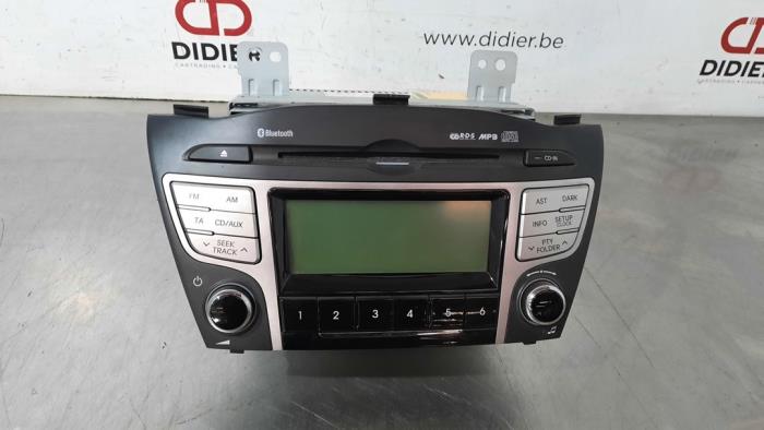 Radio from a Hyundai iX35 (LM) 1.7 CRDi 16V 2012